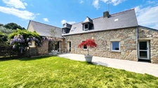 PLONÉIS (29) – Maison à vendre Type 6 de 115 m² habitable et 189 m² utile – Terrain de 1 320 m² – Double garage – Piscine