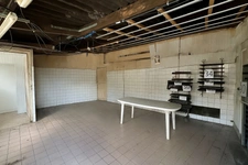 SCAER (29) - Immeuble mixte - local commercial (boulangerie) et appartement 98 m² habitable rénover