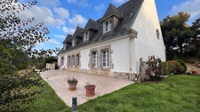 QUIMPER (29) – LE STANGALA – Maison de 210 m² habitables, édifiée sur une parcelle de 12 000 m², avec sous-sol intégral.