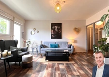 Appartement à vendre situé au dernier étage, de type 4, d’une surface habitable de 78 m², avec 3 balcons.