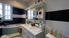 QUIMPER-Sud, rue du Léon (Quartier Prat-Maria), appartement de type T5 modifié en T4 de plus de 83 m² habitable, situé au 7ème étage sur 8 avec ascenseur, une loggia et une cave.
