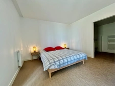 CROZON CENTRE – T2 NEUF MEUBLÉ AVEC TERRASSE 17 m² – VUE BAIE DE MORGAT – LOCATAIRE EN PLACE