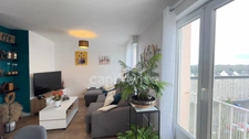 QUIMPER-Sud, rue du Léon (Quartier Prat-Maria), appartement de type T5 modifié en T4 de plus de 83 m² habitable, situé au 7ème étage sur 8 avec ascenseur, une loggia et une cave.