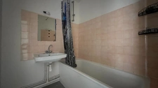 Appartement à vendre situé au 3e étage, de type 3, d’une surface de 70 m² habitable.