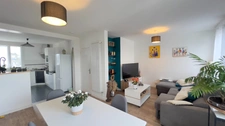 QUIMPER-Sud, rue du Léon (Quartier Prat-Maria), appartement de type T5 modifié en T4 de plus de 83 m² habitable, situé au 7ème étage sur 8 avec ascenseur, une loggia et une cave.