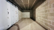 Département du Finistère (29) – À vendre à MORGAT : Garage en sous-sol de 14 m², situé dans une résidence sécurisée.