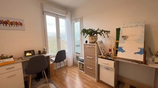 QUIMPER-Sud, rue du Léon (Quartier Prat-Maria), appartement de type T5 modifié en T4 de plus de 83 m² habitable, situé au 7ème étage sur 8 avec ascenseur, une loggia et une cave.