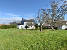 EXCLUSIVITÉ - BANNALEC - Maison de caractère rénovée 112,5 m² habitable - Deux dépendances - Terrain de 2 500 €
