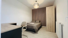 Dpt Finistère (29), à vendre QUIMPER Kerfeunteun appartement T3 situé au dernier étage de 59 m² habitable - Terrasse - Parking privé - Cave. 