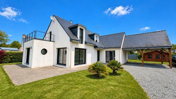 ERGUE-GABERIC (29) - Maison 8 pièces - 160 m² Habitables - 1070 m² de terrain - 5 chambres - Garage - Car-port - Lumineuse - Excellente performance énergétique 