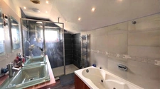 PLONÉIS (29) – Maison à vendre Type 6 de 115 m² habitable et 189 m² utile – Terrain de 1 320 m² – Double garage – Piscine
