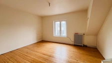 QUIMPER CENTRE (29) – Immeuble de 360 m² habitable avec jardin et garage.