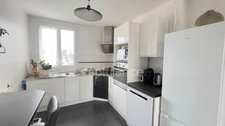 QUIMPER-Sud, rue du Léon (Quartier Prat-Maria), appartement de type T5 modifié en T4 de plus de 83 m² habitable, situé au 7ème étage sur 8 avec ascenseur, une loggia et une cave.