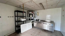 SCAER (29) - Immeuble mixte - local commercial (boulangerie) et appartement 98 m² habitable rénover