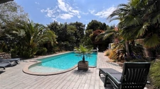 PLONÉIS (29) – Maison à vendre Type 6 de 115 m² habitable et 189 m² utile – Terrain de 1 320 m² – Double garage – Piscine
