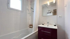 Appartement à vendre situé au dernier étage, de type 4, d’une surface habitable de 78 m², avec 3 balcons.