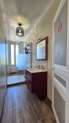 A vendre ETAMPES (91), Proche centre-ville, Charmante Meulière de 5 pièces sur sous-sol avec cour et garage.