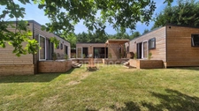 Dpt Essonne (91), à vendre Ormoy-la-Rivière, Lodge 5 chambres - 4 salles d'eau - terrasse dans un village collection avec prestations haut de gamme
