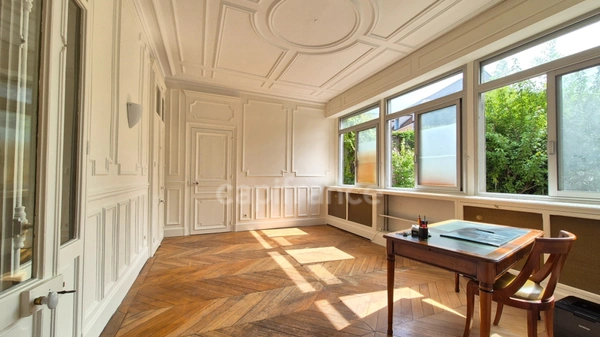 A vendre ETAMPES (91) – Local commercial/ bureaux 4 pièces de 85 m² – Centre-ville – Charme de l’ancien