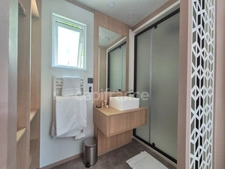 Dpt Essonne (91), à vendre Ormoy-la-Rivière, Lodge 5 chambres - 4 salles d'eau - terrasse dans un village collection avec prestations haut de gamme