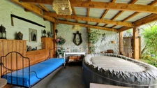 Dpt Essonne (91), à vendre proche de Méréville propriété 8 pièces avec maisonnette, jardin clos, cave et garage