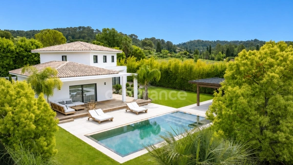 Maison à vendre 6 pièces MOUGINS (06)