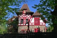 MORAINVILLIERS-BURES - Meulière à colombage du début du 20ème siècle de 243m2, terrain de 1112,00 m².