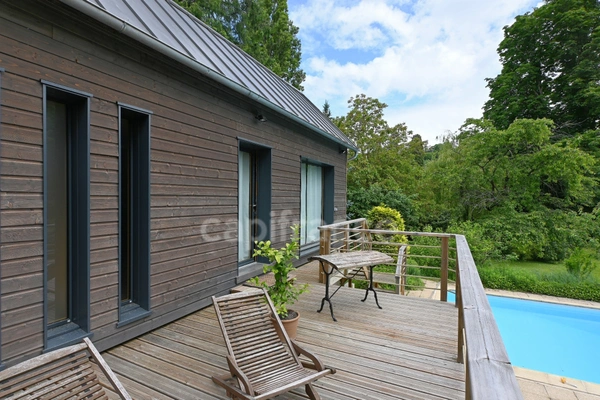 Ile de Vaux sur Seine - Maison 7 pièces de 186m2, 4 chambres, dépendance et piscine; sur terrain de 1912m2.