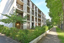 MAISONS LAFFITTE Parc - Appartement rénové - 3 pièces, 2 balcons, cave et box.