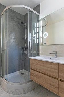 MAISONS LAFFITTE Parc - Appartement rénové - 3 pièces, 2 balcons, cave et box.