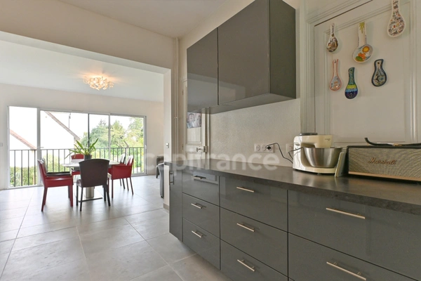 Houilles (78800) - Maison contemporaine 8 pièces, 5 chambres de 174 m², proche centre-ville