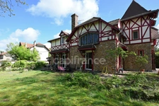 MORAINVILLIERS-BURES - Half-timbered millstone from the beginning of the 20th century of 230m2, land of 948.00 m².