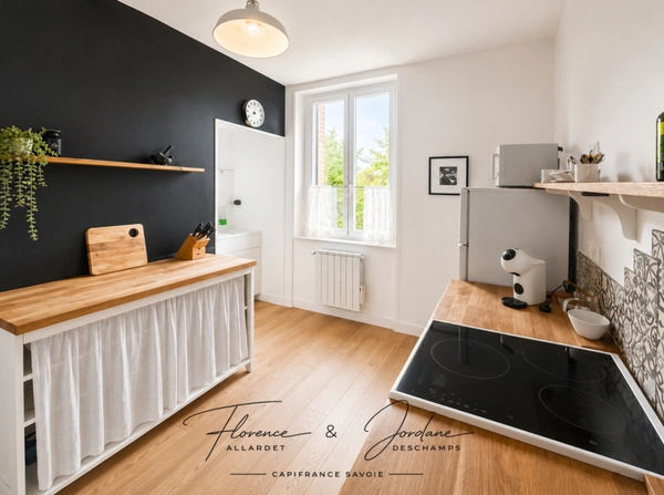 AIX-LES-BAINS – PLUS DE 120 M² AU SOL POUR CE DUPLEX DE CARACTÈRE PROCHE DU PETIT PORT