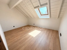 ENTRE AIX-LES-BAINS, ANNECY ET LE LAC DU BOURGET – SUPERBE DUPLEX CONTEMPORAIN AVEC TERRASSE ET COUR PRIVATIVE