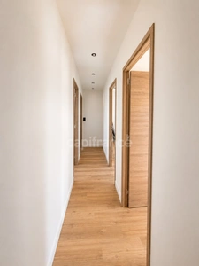 ENTRE AIX-LES-BAINS, ANNECY ET LE LAC DU BOURGET – SUPERBE DUPLEX CONTEMPORAIN AVEC TERRASSE ET COUR PRIVATIVE
