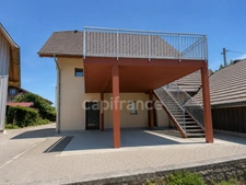 ENTRE AIX-LES-BAINS, ANNECY ET LE LAC DU BOURGET – SUPERBE DUPLEX CONTEMPORAIN AVEC TERRASSE ET COUR PRIVATIVE