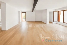 ENTRE AIX-LES-BAINS, ANNECY ET LE LAC DU BOURGET – SUPERBE DUPLEX CONTEMPORAIN AVEC TERRASSE ET COUR PRIVATIVE