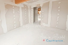 Tastefully renovated 4-room duplex apartment – with high-quality features – terrace and parking – SAINT OFFENGE (73)