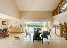 VILLA CONTEMPORAINE ENTRE ANNECY, GENÈVE ET AIX-LES-BAINS – VOLUMES D’EXCEPTION & ESPRIT RESORT PRIVÉ