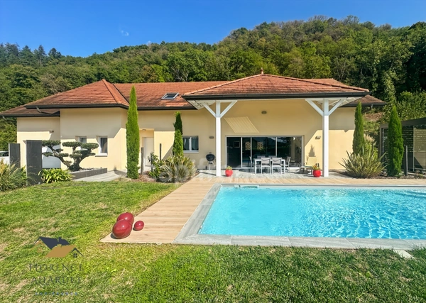VILLA CONTEMPORAINE ENTRE ANNECY, GENÈVE ET AIX-LES-BAINS – VOLUMES D’EXCEPTION & ESPRIT RESORT PRIVÉ