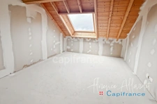 Tastefully renovated 4-room duplex apartment – with high-quality features – terrace and parking – SAINT OFFENGE (73)