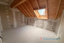 Tastefully renovated 4-room duplex apartment – with high-quality features – terrace and parking – SAINT OFFENGE (73)