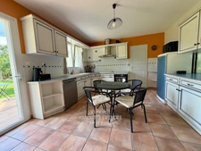 Maison familiale de 146 m² à Tiercé – 5 chambres, jardin sans vis-à-vis, Centre ville et gare à pied