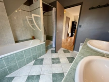 Maison familiale de 146 m² à Tiercé – 5 chambres, jardin sans vis-à-vis, Centre ville et gare à pied