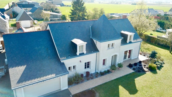 Dpt Maine et Loire (49), à vendre proche d' ANGERS maison P9  Vie de plain pied 