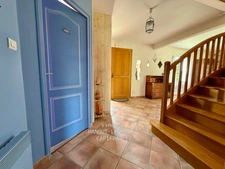 Maison familiale de 146 m² à Tiercé – 5 chambres, jardin sans vis-à-vis, Centre ville et gare à pied