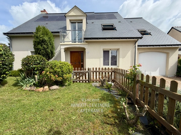 Maison familiale de 146 m² à Tiercé – 5 chambres, jardin sans vis-à-vis, Centre ville et gare à pied