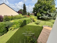 Maison familiale de 146 m² à Tiercé – 5 chambres, jardin sans vis-à-vis, Centre ville et gare à pied