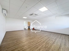 À LOUER – BUREAUX 56 m² – LE VILLAGE DE JARRY – BAIE-MAHAULT