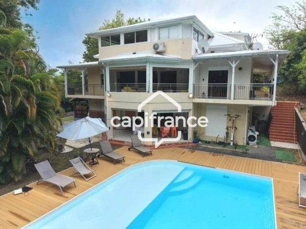Maison à vendre 8 pièces LE GOSIER (971)